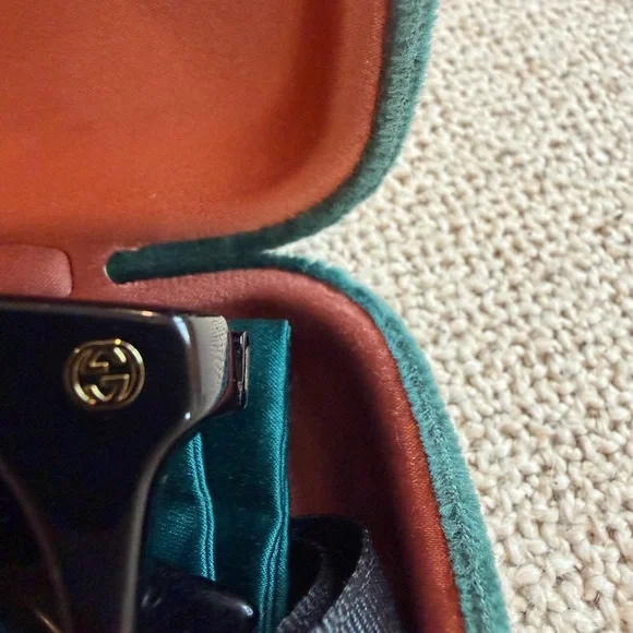 Authentic Gucci Oversized Sunglasses- Black Frame Excellent Condition Full Set - Picture 3 of 3